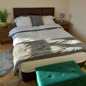  Guest house Lovely Shared 3 Bed Near The Thames United Kingdom