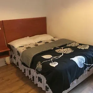 2* Bed & Breakfast Junction 10